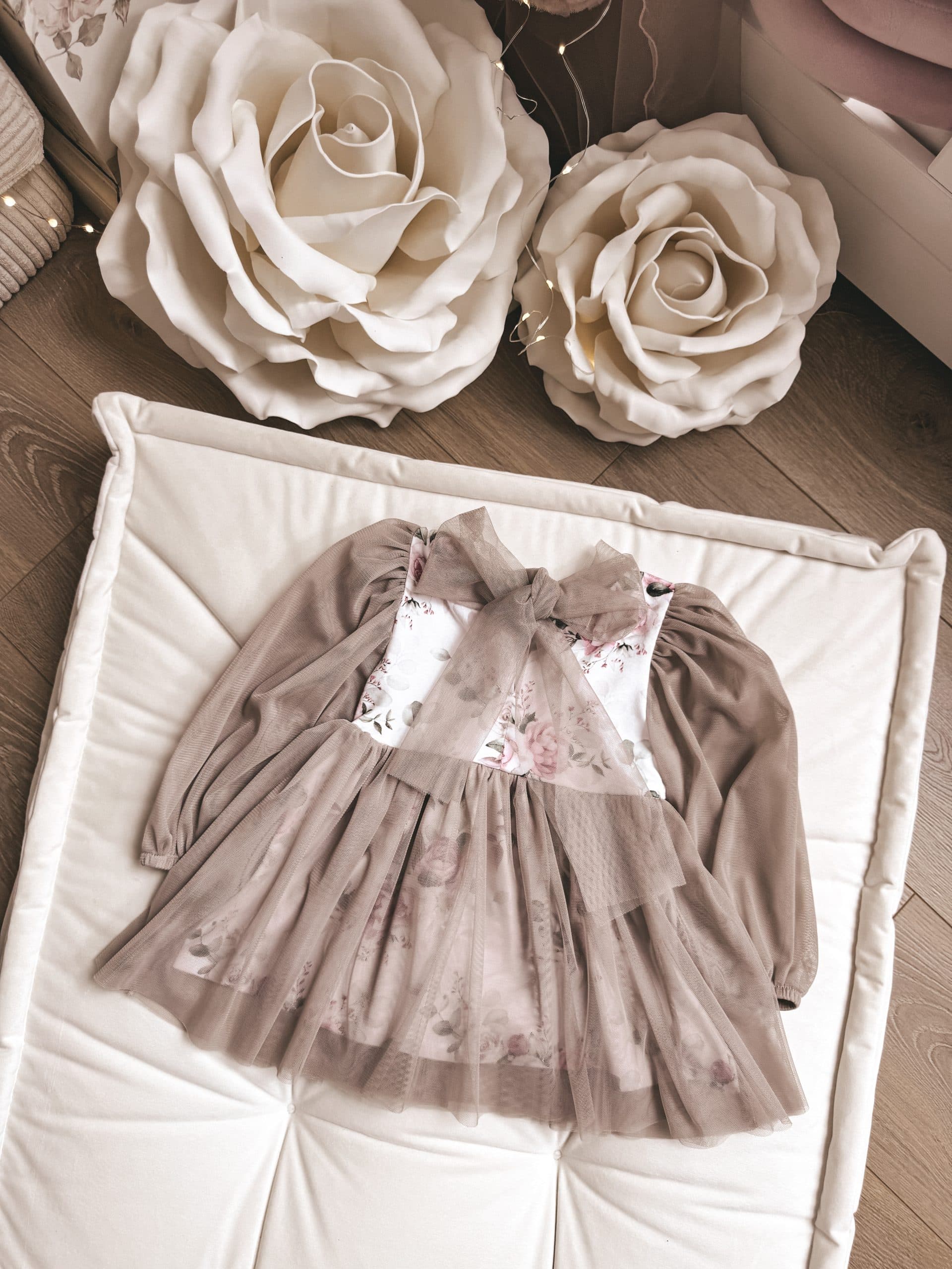 Sukienka taupe roses tiulowa